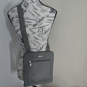 Baggallini Gray Cheetah Print Crossbody Bag W/ Silver Hardware (NWOT)🩶🐆🩶